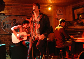 Rolling Stones Revival Band Brno akusticky s piánem a saxofonem